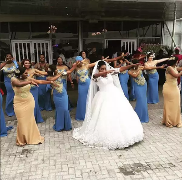 Excited Nigerian Bride Shows Off Her Dabbing Skills At Her Wedding Event - See Photos